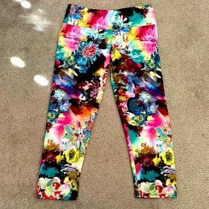 ONZIE cute & bright colors floral yoga pants cropped length